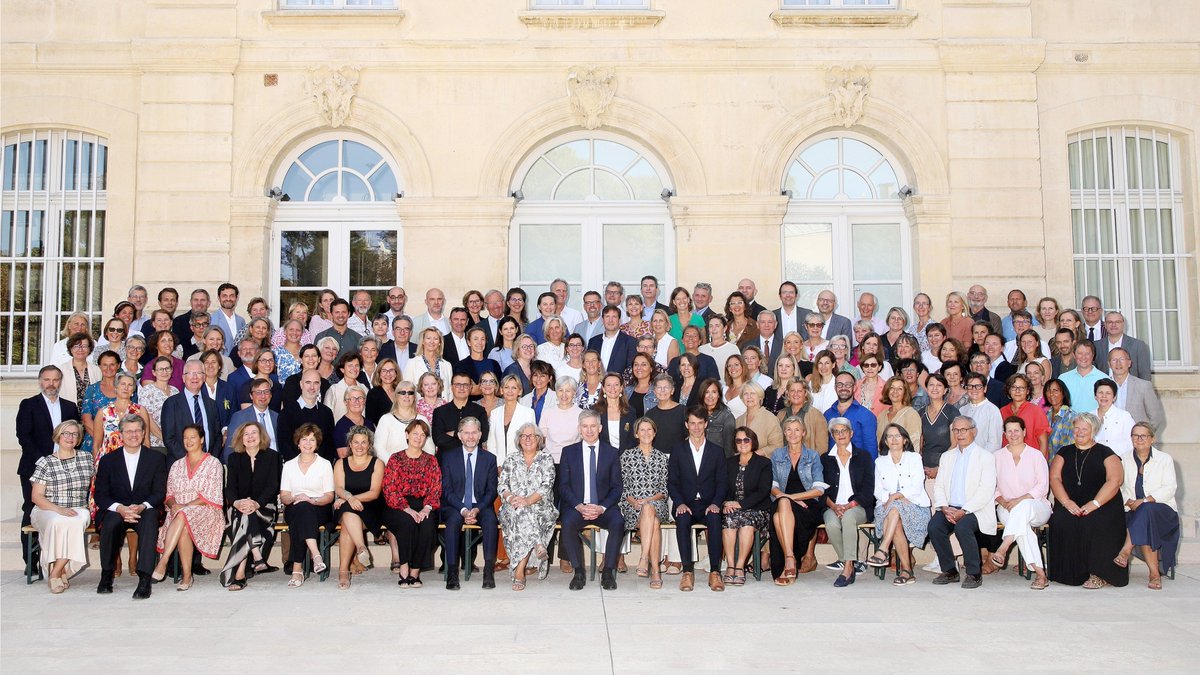 EnsCathoParis's tweet photo. Franchissons nos limites ! Les chefs d'établissement démarrent leur année avec trois lignes directrices : "Religion : Imposer moins pour engager plus", "Scolarisation : Accueillir jusqu’au bout" et "Gestion des ressources : Clarifier nos fonctionnements". 
Bonne année à tous ! https://t.co/e9Mgb2gP8U