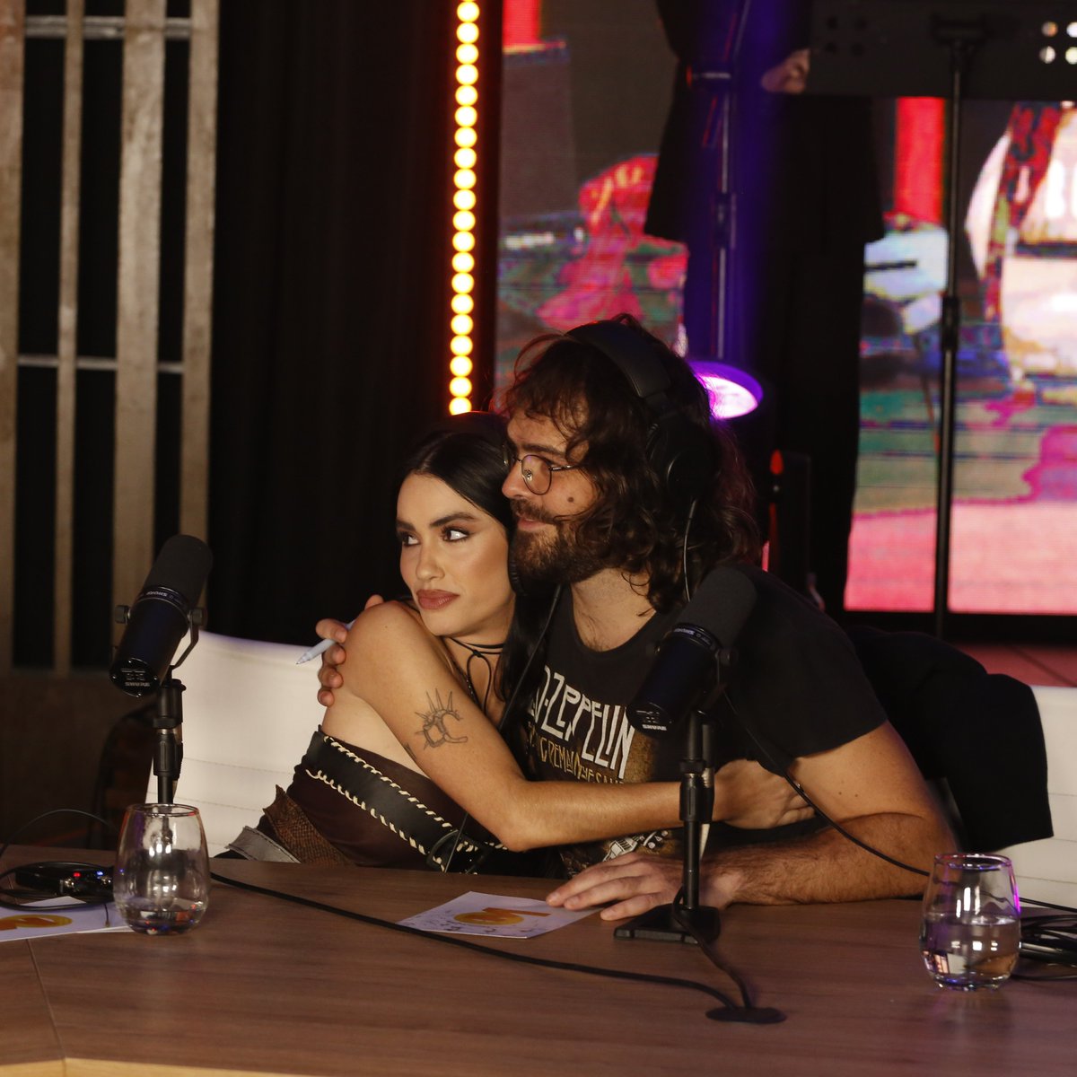 No me dejes la llave de tus recuerdos.

youtube.com/watch?v=_WOwTd…