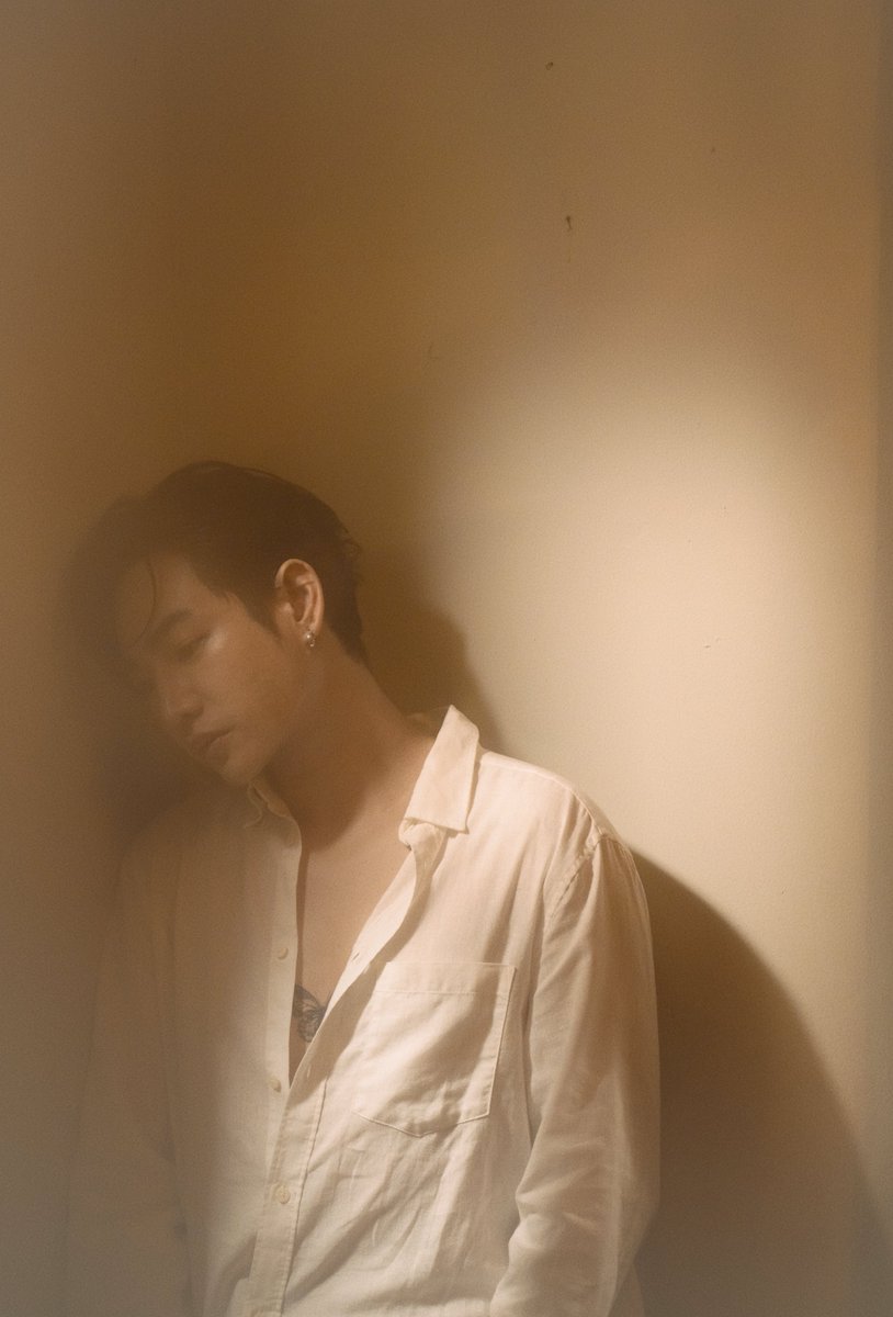 Palit_Official's tweet photo. #ไม่พูดหน่อยเหรอMV @peckpalit 
☂️OUTNOW! ➤ https://t.co/DLY6iGUBaQ

PECK PALITCHOKE - ไม่พูดหน่อยเหรอ

SAY SOMETHING

#SaySomething #PeckPaLitChoke #เป๊กผลิตโชค #WhiteMusicRecord #GMMMusic https://t.co/4yAUGx2gvj