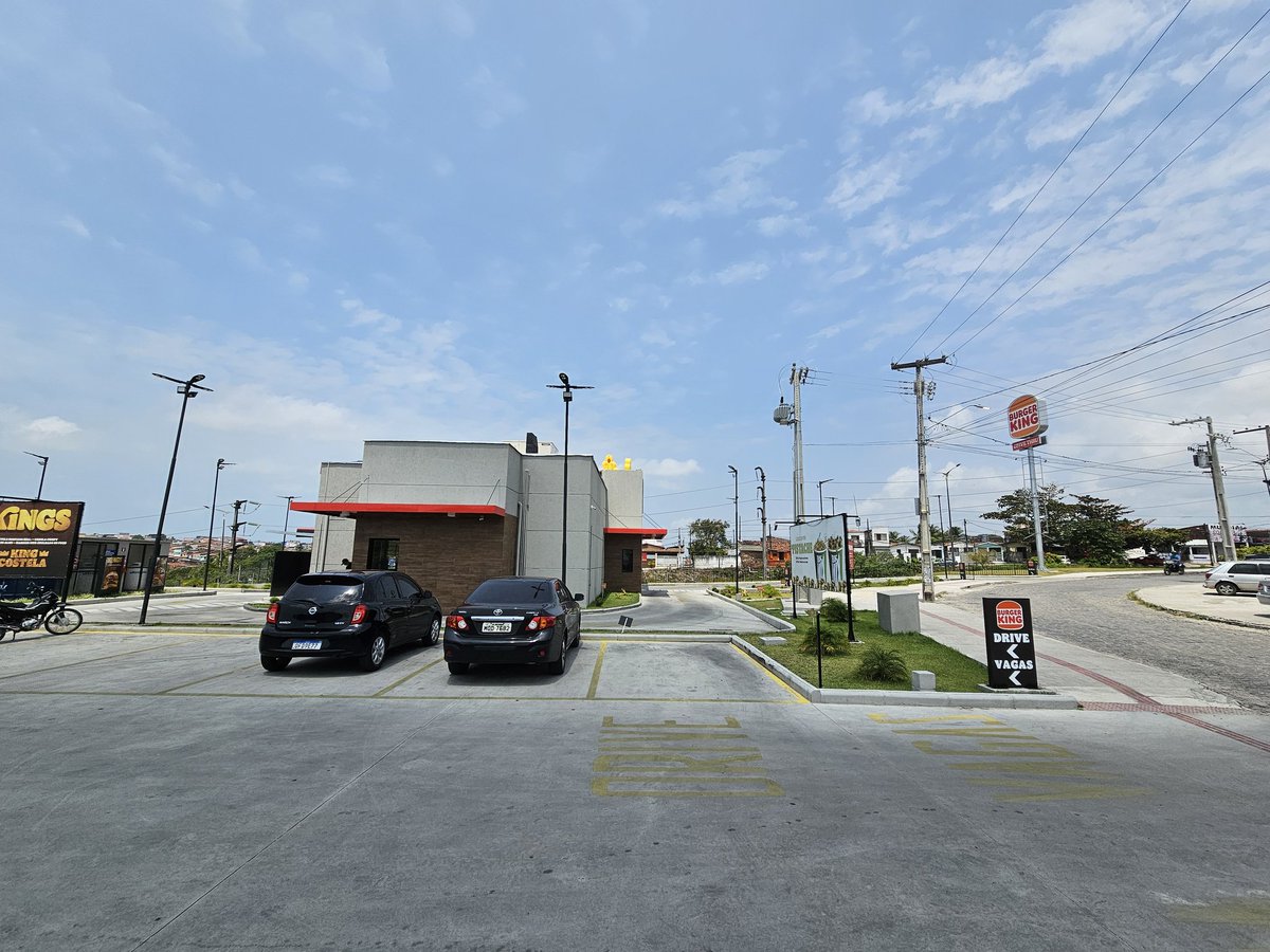 AllysonVitor's tweet photo. @BurgerKingBR Só pra lembrar! Burger king em João Pessoa (bairro Colibris) fechou o estacionamento para que pais atípicos não estacionem enquanto deixam seus filhos na clínica ao lado! #burgerkinginimigodosautistas https://t.co/l3HmHSlqu1
