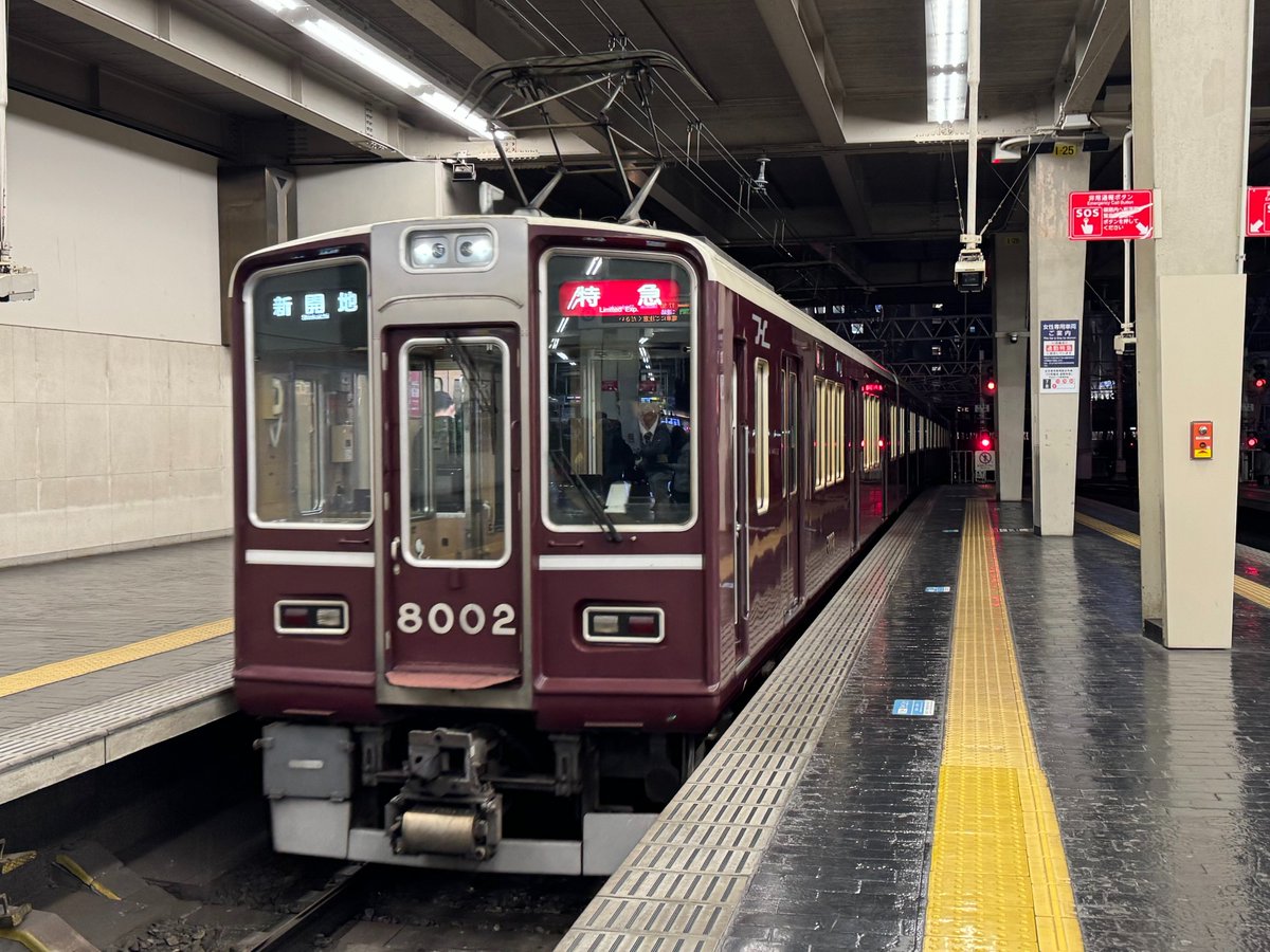Akeno_580_5's tweet photo. この冬の撮影。
神戸ルミナリエの道すがら。
#阪急電車 #8002F https://t.co/INmzc6d0gB