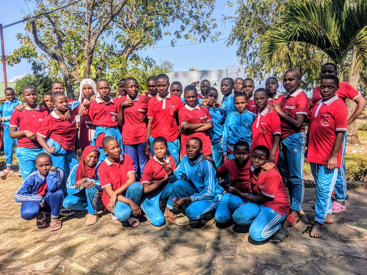 ngongabeachtz's tweet photo. We had a fantastic day hosting students from Twiza Secondary School in Tunduma at Ngonga Beach Resort! Thanks for making memories with us by Lake Nyasa. 🌊🎉 For bookings or more info, call us at 0687 942 608. #ngonga #tunduma #studentlife #schooltrip #lakelife #utaliikusini https://t.co/5WYTyE81qc