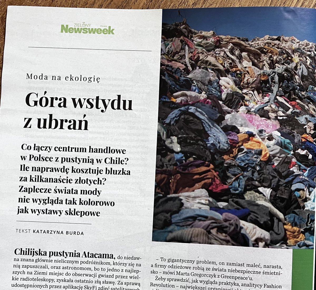 2700 l wody - aż tyle potrzeba, by wyprodukować tylko jedną bawełnianą koszulkę! Taka ilość wody, przy spożyciu 1,5 litra dziennie, wystarczyłaby jednej osobie na (aż!) 5 lat! 

W <a href="/NewsweekPolska/">Newsweek Polska</a> trochę opowiadam o przemyśle modowym fast fashion, który dosłownie nas zalewa