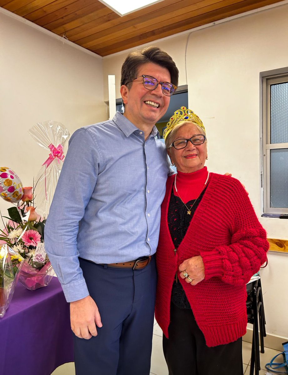 🌃Recorrer cada rincón de nuestra ciudad y conectar directamente con las necesidades de nuestra comunidad no es solo una tarea, sino un compromiso esencial en nuestro trabajo social.

Esto nos permite llevar su voz con fuerza al Concejo Municipal. 

Sandro Puebla🎙️

#LaVozDeViña