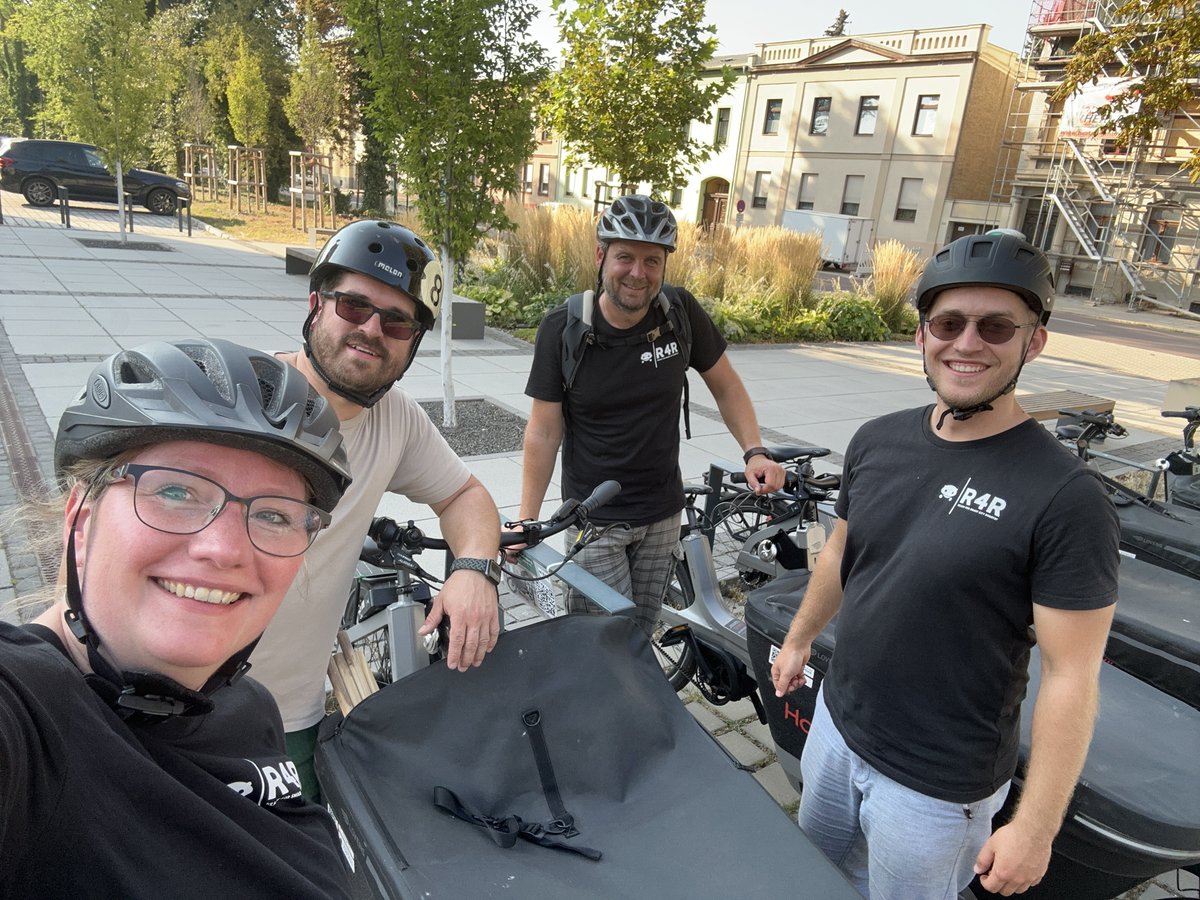 Stadtradeln meets Ready4Robots:
Am Dienstag waren wir mit der Rad-AG in Schkeuditz auf Tour und am Mittwoch in Köthen mit den Lastenrädern.
Bei beiden Touren wurden fleißig Daten per R4R-App gesammelt und in Köthen auch Daten über die Sensorboxen an den Lastenrädern.