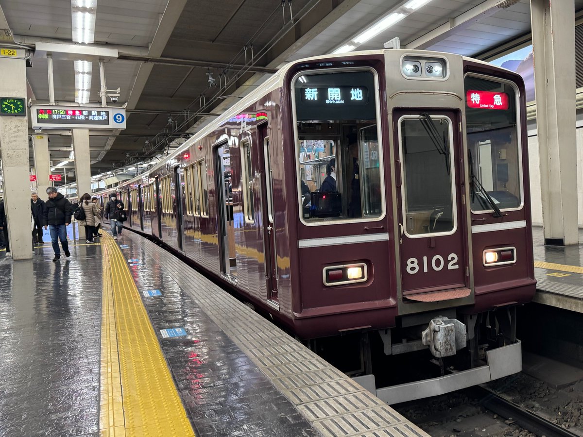 Akeno_580_5's tweet photo. この冬の撮影。
神戸ルミナリエの道すがら。
#阪急電車 #8002F https://t.co/INmzc6d0gB