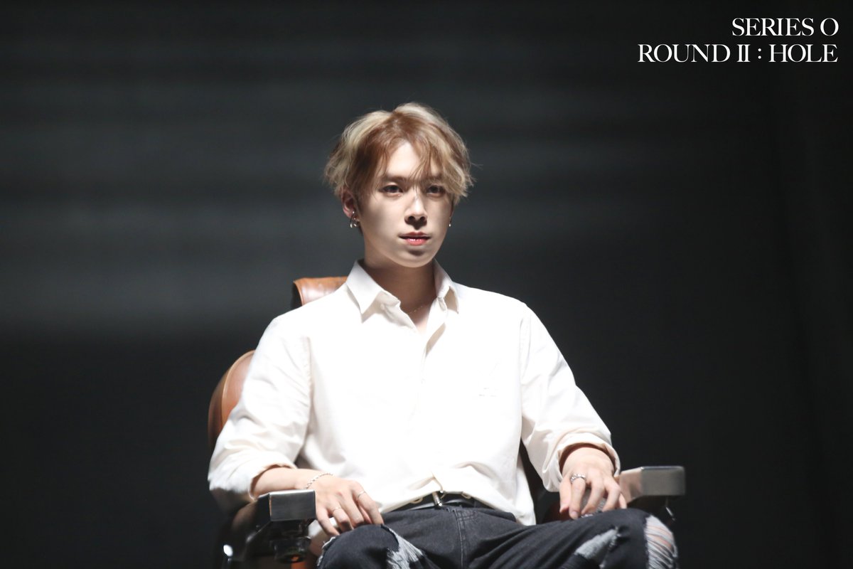 veri_daily's tweet photo. 🍠 #연호 #YEONHO #ヨンホ
.
.
#베리베리 #VERIVERY #VRVR
#SERIES_O #ROUND2HOLE
#TRIGGER #ベリベリ https://t.co/V6elOTUocQ