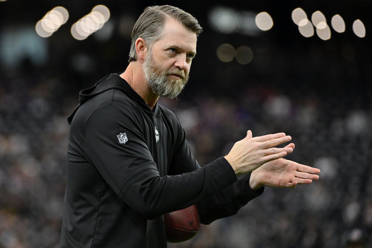 I asked several <a href="/Vikings/">Minnesota Vikings</a> offensive players to describe OC Wes Phillips in one word. 

"Jokester" 
"Goofy"
"Dry"
"Dry"
"Yep, dry"

From Bum to Wade (<a href="/sonofbum/">Wade Phillips</a>) &amp; then Wes (<a href="/iamwesphillips/">Wes Phillips 🇺🇸</a>), the Phillips football bloodline is STRONG. 

So is the humor. 

📰: vikings.com/news/wes-phill…