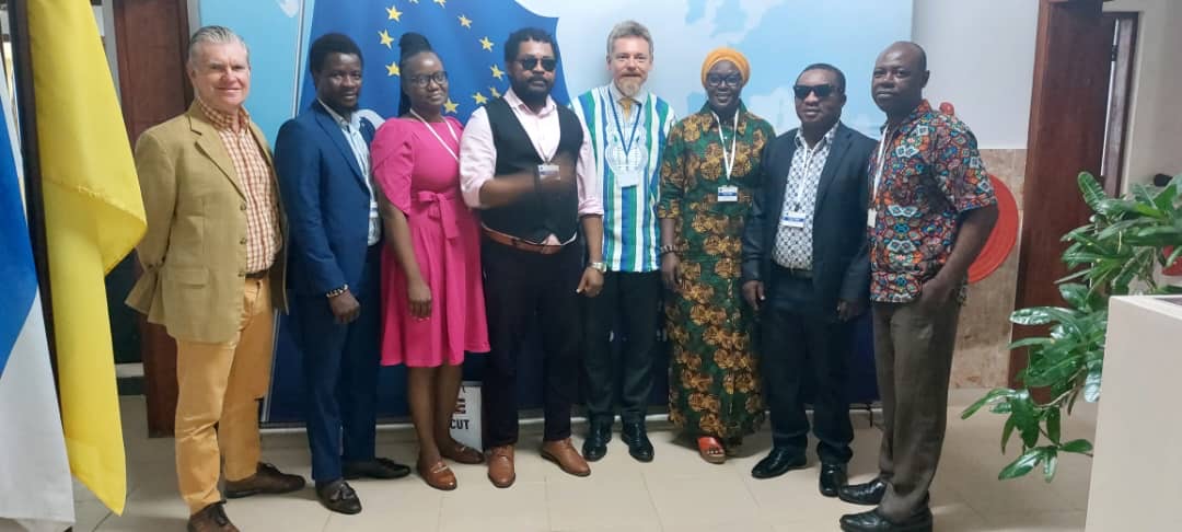 EU Ambassador Farewell Message to SLAJ:
‘Continue to be a critical voice in the country’

facebook.com/photo/?fbid=80…
<a href="/EUinSierraLeone/">EU in Sierra Leone</a> 
@slajpresident 
<a href="/kelvinxlewis/">Kelvin X Lewis</a> 
<a href="/UmaruFofana/">Umaru Fofana</a>