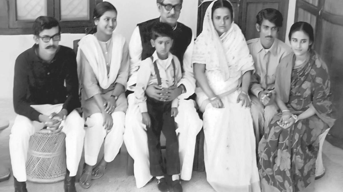 বঙ্গবন্ধুর পরিবারের সদস্যদের নিরাপত্তা আইন বাতিল