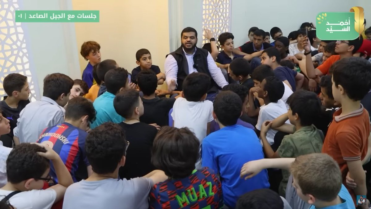 ثريد عن :

#احمد_السيد و إستغلال الأيتام والفقراء من أطفال اللاجئين السوريين وشح التعليم العربي في تركيا

 إستغل #احمد_السيد خريج السجون وعضو الخلايا الإرهابية ، أطفال اللاجئين السوريين في تركيا وتدني تعليمهم ( فنصّب نفسه شيخًا عليهم ) ورغم جهله وعدم كفائته العلمية إلا أنه بينهم