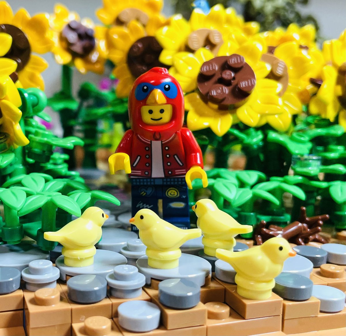 lego42195's tweet photo. この黄色い小鳥たちかわいいな🐤
何のセットから来たのだろうか🤔 https://t.co/kAkssXPYfg