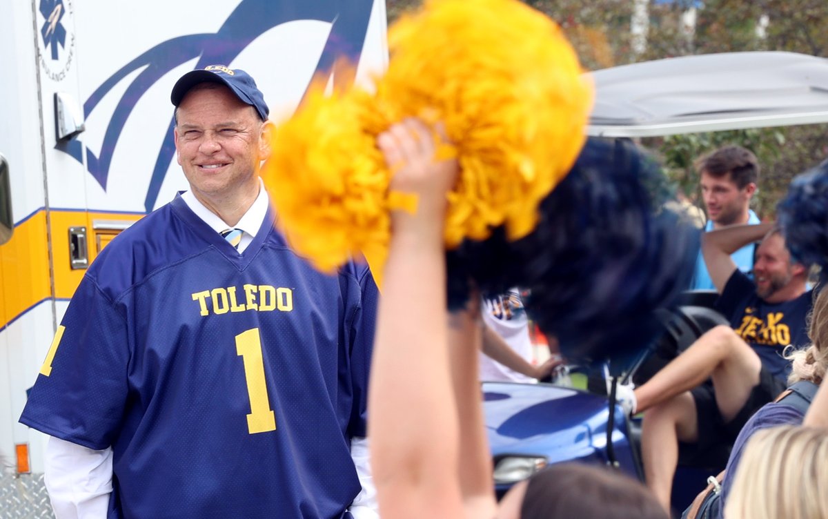wadekaps's tweet photo. On Monday, we kicked off #RocketWeek by raising the Toledo Rocket flag outside Gov Cntr. Yesterday, I joined @ToledoRockets for a pep rally outside Centennial Mall.
Let's show our Rocket spirit, it's time to rally behind the team for another great season! #RocketWeek #GoRockets https://t.co/HIWnrTjbOs