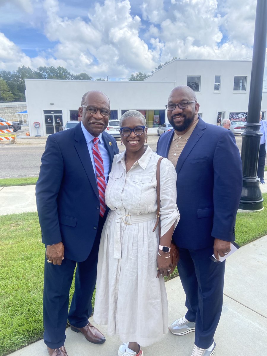 PastorCathey's tweet photo. Marneshia and I attended the “naming ceremony” of Hburg’s Public Safety Complex after Mayor Johnny Dupree this morning. It was a really nice ceremony!! Thanks Mayor Toby Barker and team. I ❤️ Hattiesburg. Fun Fact: Marneshia was Mayor Dupree’s Admin Asst when he first took office https://t.co/TViyHBRdYT