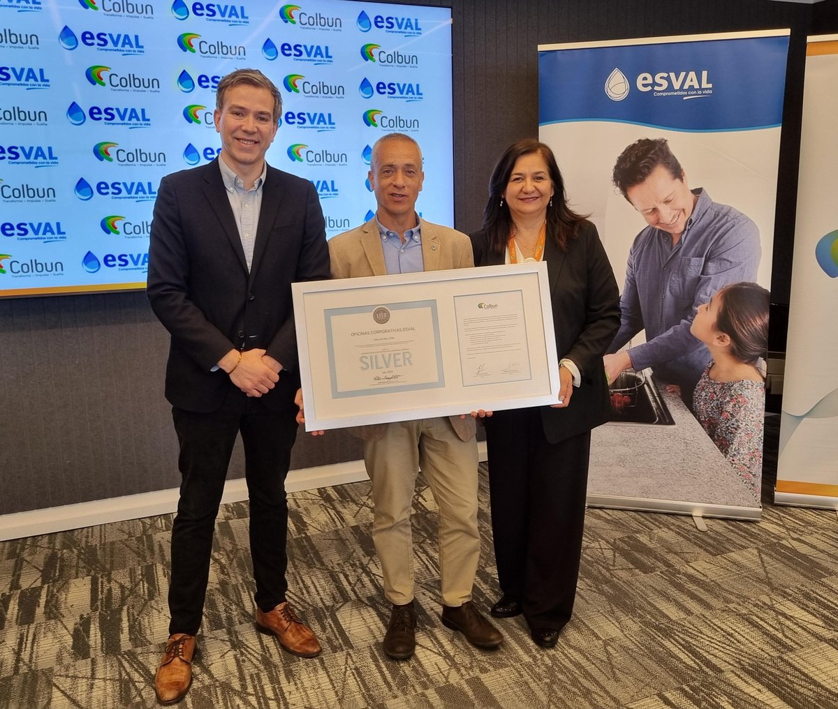 _ESVAL's tweet image. #CertificaciónLeed Estamos muy contentos, recibimos el sello de eficiencia energética Leed V4, que refleja nuestro compromiso con la eficiencia energética y el medio ambiente. Contamos con instalaciones que ayudaran a reducir las emisiones de carbono, griferías de bajo consumo y…