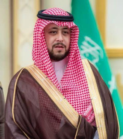 EmarahAlQassim's tweet photo. سأل سموه المولى العلي القدير أن يتغمد الفقيد بواسع رحمته وان يسكنه فسيح جناته ..

سمو #نائب_أمير_منطقة_القصيم يعزي محافظ رياض الخبراء فهد السلطان في وفاة "والده" حسن بن سلطان السلطان - رحمه الله - محافظ رياض الخبراء سابقاً. https://t.co/BsnY1P7pSV