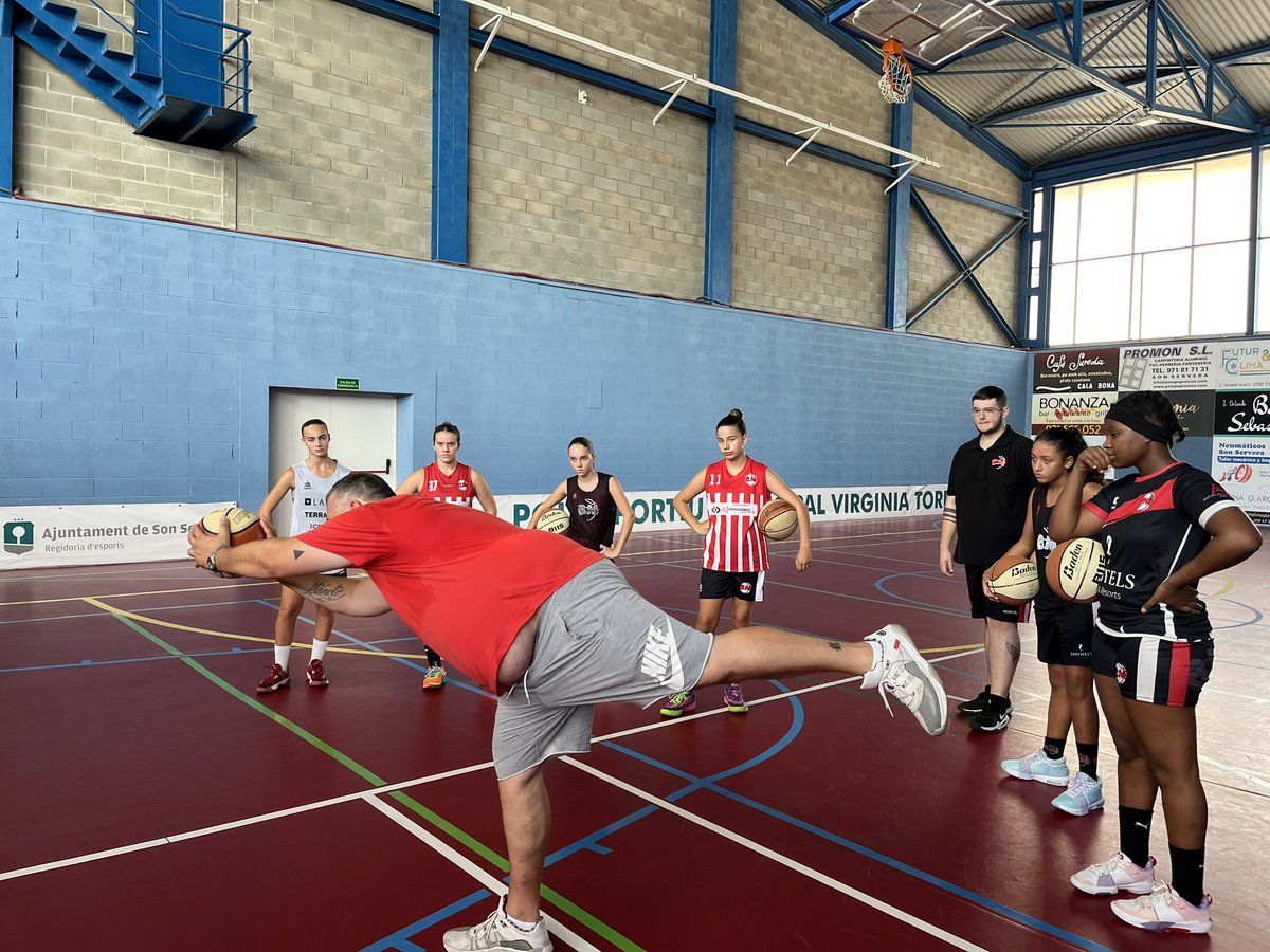Primer dia de l'stage de tir amb <a href="/Achooo_15/">Abraham Ibáñez (Acho) 🏀</a> 
Sis sessions de treball a on els jugadors i jugadores han pogut treballar la mecànica de tir de la mà d'un dels grans formadors del nostre país.
Gracias Abraham! Mañana seguimos 💪🏀