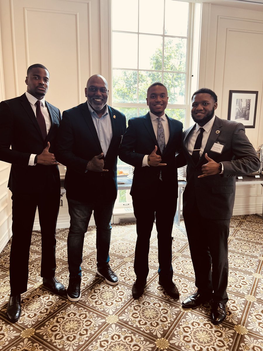 Basil A. Smikle PhD (@basilsmiklephd) on Twitter photo Got to welcome these Brothers pursing their Masters degrees at Columbia’s School of Professional Studies. Good luck gents! 🤙🏿 ‘06 <a href="/apa1906NETwork/">Alpha Phi Alpha Fraternity, Inc. ®</a> <a href="/Columbia_SPS/">Columbia SPS</a> Got to welcome these Brothers pursing their Masters degrees at Columbia’s School of Professional Studies. Good luck gents! 🤙🏿 ‘06 <a href="/apa1906NETwork/">Alpha Phi Alpha Fraternity, Inc. ®</a> <a href="/Columbia_SPS/">Columbia SPS</a>