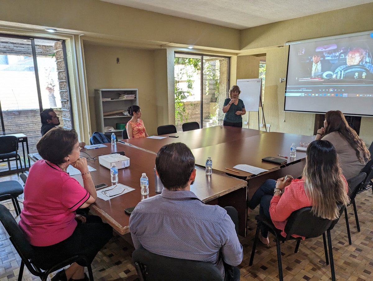 ismed_ssd's tweet photo. En conmemoración a la #SemanaDeLaPersonaMayor, el #ISMED, en colaboración con el COESAEN, impartió el taller: "Herramientas efectivas para el manejo de ansiedad y estrés en cuidadores de personas mayores" a cargo de la M.P. A. Lourdes Gamboa de la Peña. https://t.co/TclHQXs1DE