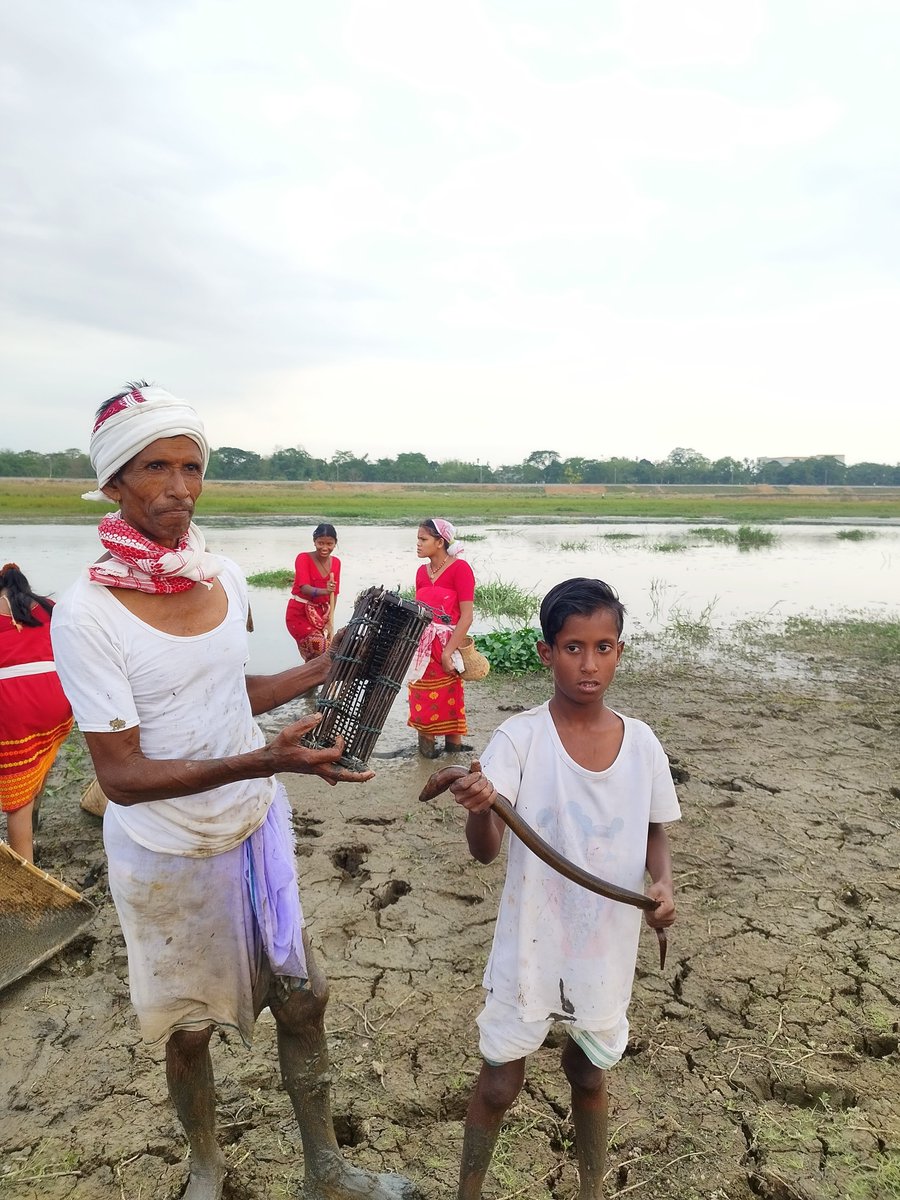 AknOther's tweet photo. @idr_online @MitraJahnabi The complete fishing industry of Assam belonged to and was dominated by our aboriginal #Kaibarta-#Jalkeot (#কৈৱৰ্ত-#জালকেওট)(#কৈৱৰ্ত্ত) community. The whole revenue that the British received &amp; other kings was dominated by the fishing industry of our "Kaibarta-Jalkeot" people. https://t.co/KAX5DxKqqI