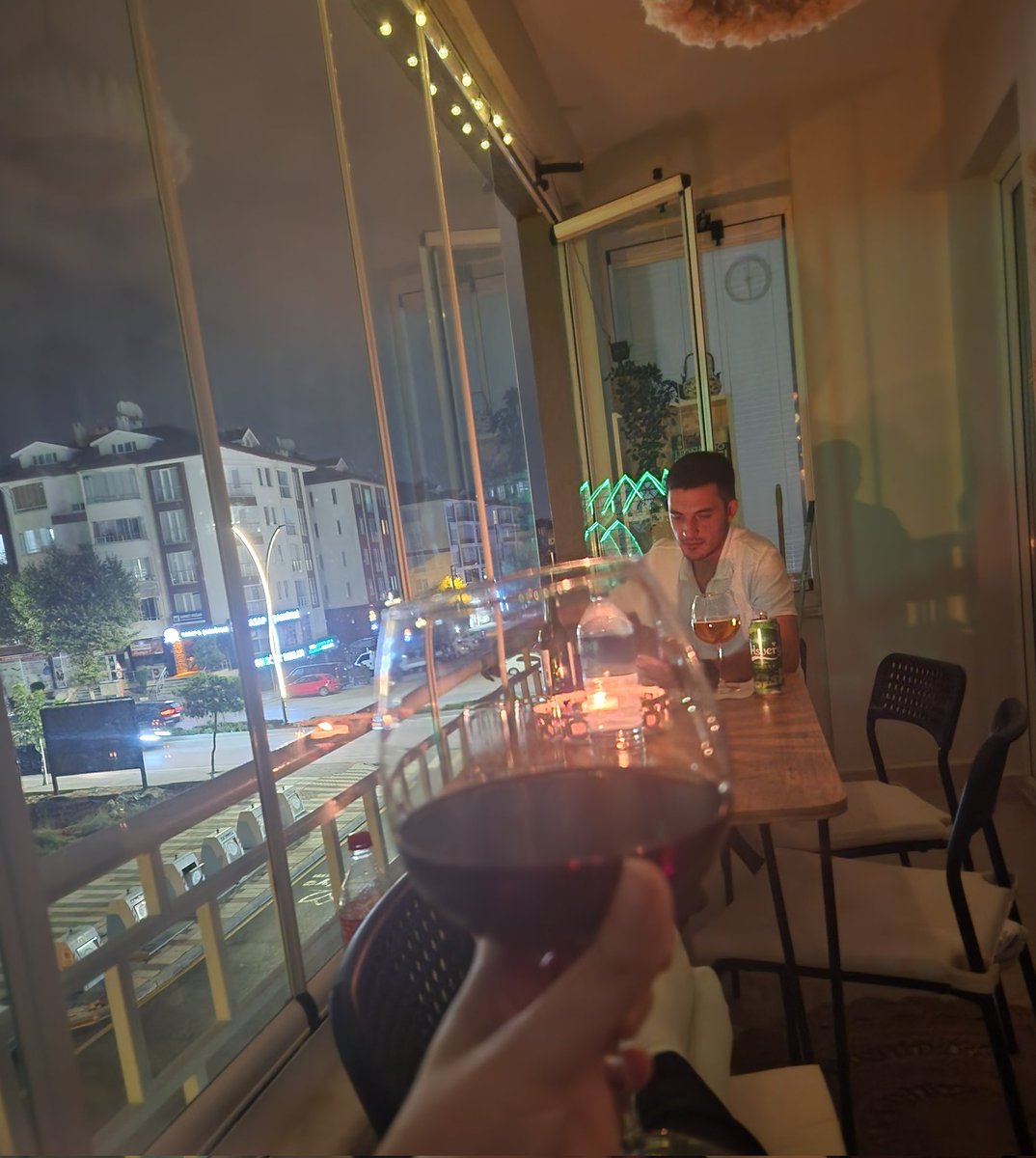 benkisacaaST's tweet photo. Son bekar yaşım, yirmilerin sonu, evimiz ve sen.. ❤️ https://t.co/ENuNYRPFvZ