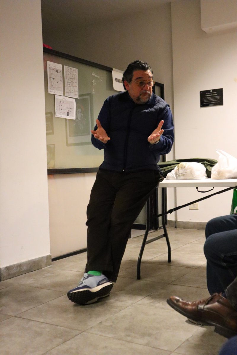 REAndradeOk's tweet photo. Gracias a la militancia de @ElDespouy y @ElJaroslavsky por la invitación para dialogar sobre la primavera de 1983, y presentar el libro "Ahora Alfonsín. Historia íntima de la campaña electoral que cambió la Argentina para siempre" https://t.co/9NzVhzNwiM