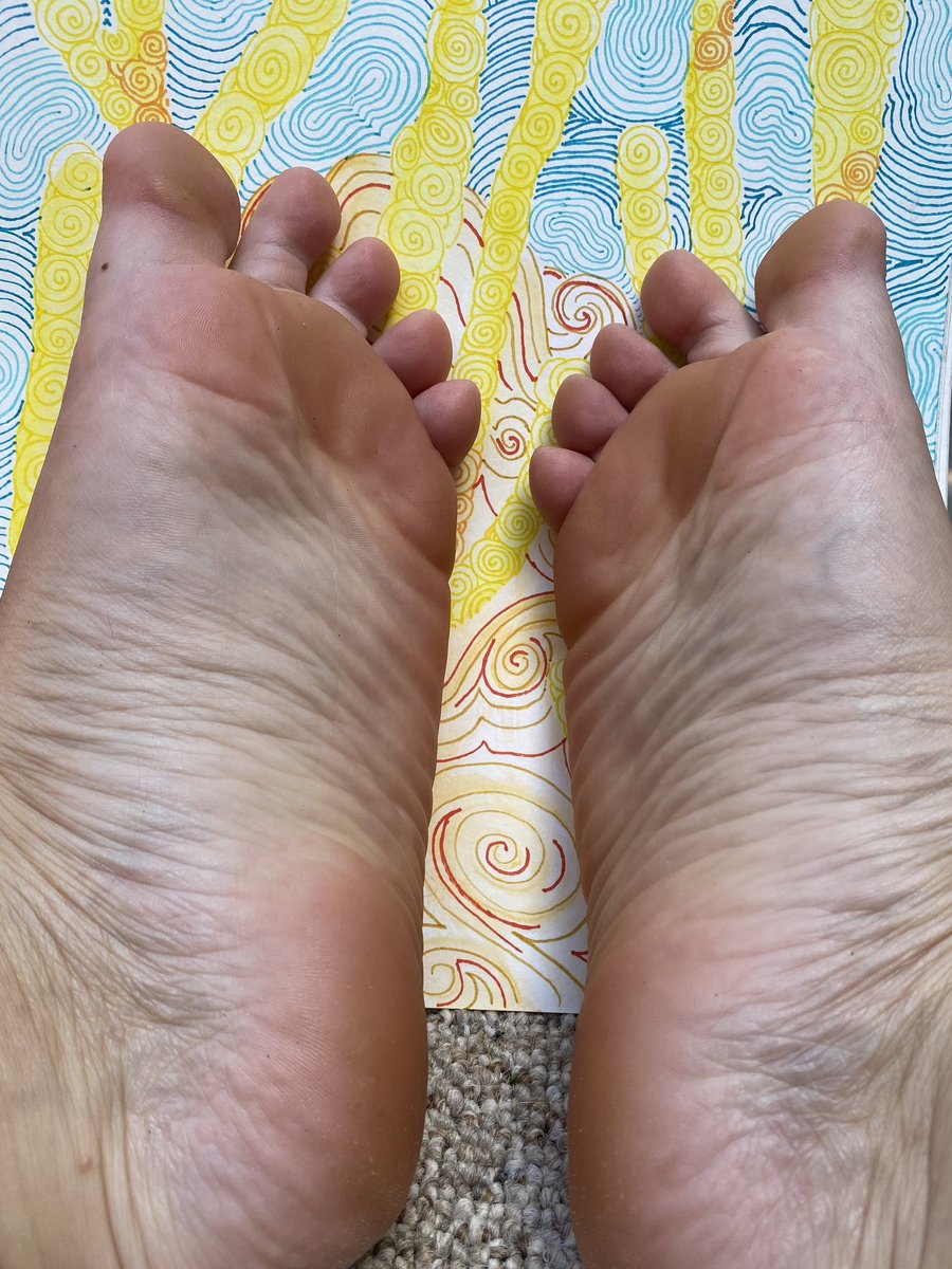 WalksJanet's tweet photo. Wrinkles and soles #feetworshi̇p #Feet #solefeet #soleworship #FOOTFETİSH #footworshi̇p #toes #feet #ThursdayFeeling #Thursdaymotivaion https://t.co/Hf7oVeB6gT
