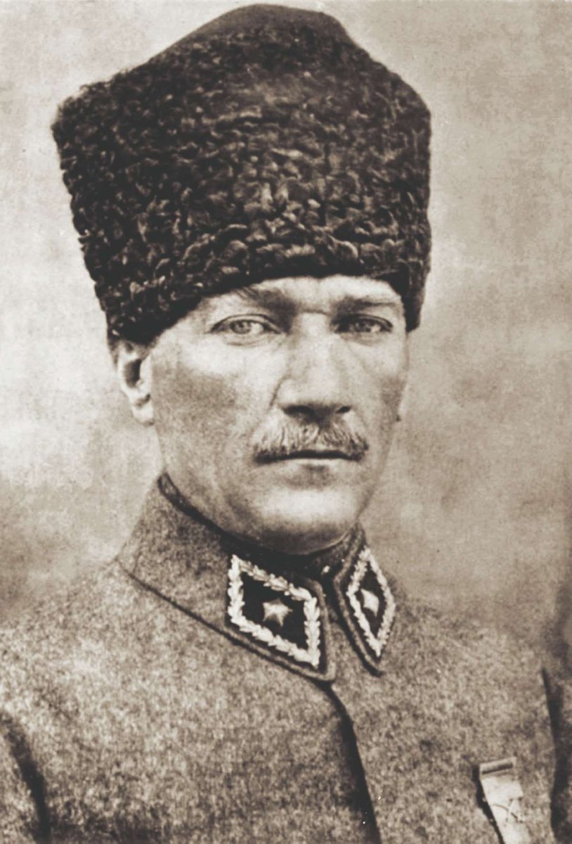 30 Ağustos Zafer Bayramı'mız kutlu olsun. 

Atatürk Büyük Zaferi şöyle anlatıyor:

“26/27 Ağustos günlerinde, iki gün içinde Afyonkarahisar’ın güneyinde 50 km. ve doğusunda 20-30 km. uzunluğundaki güçlendirilmiş düşman cephelerini düşürdük. Yenilen düşman ordusunun büyük