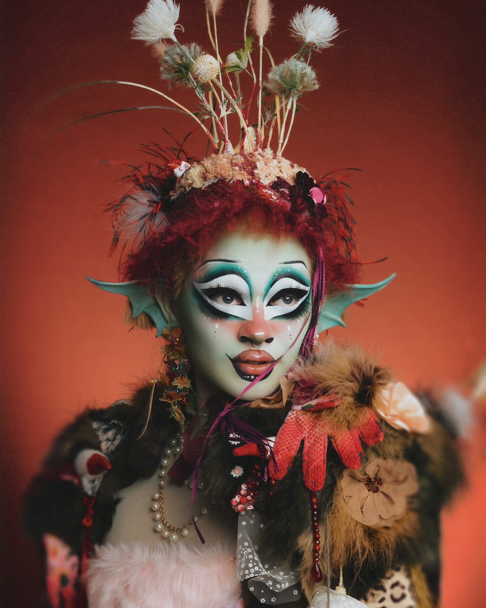 upuntil_dawn's tweet image. Garden gal 🍂