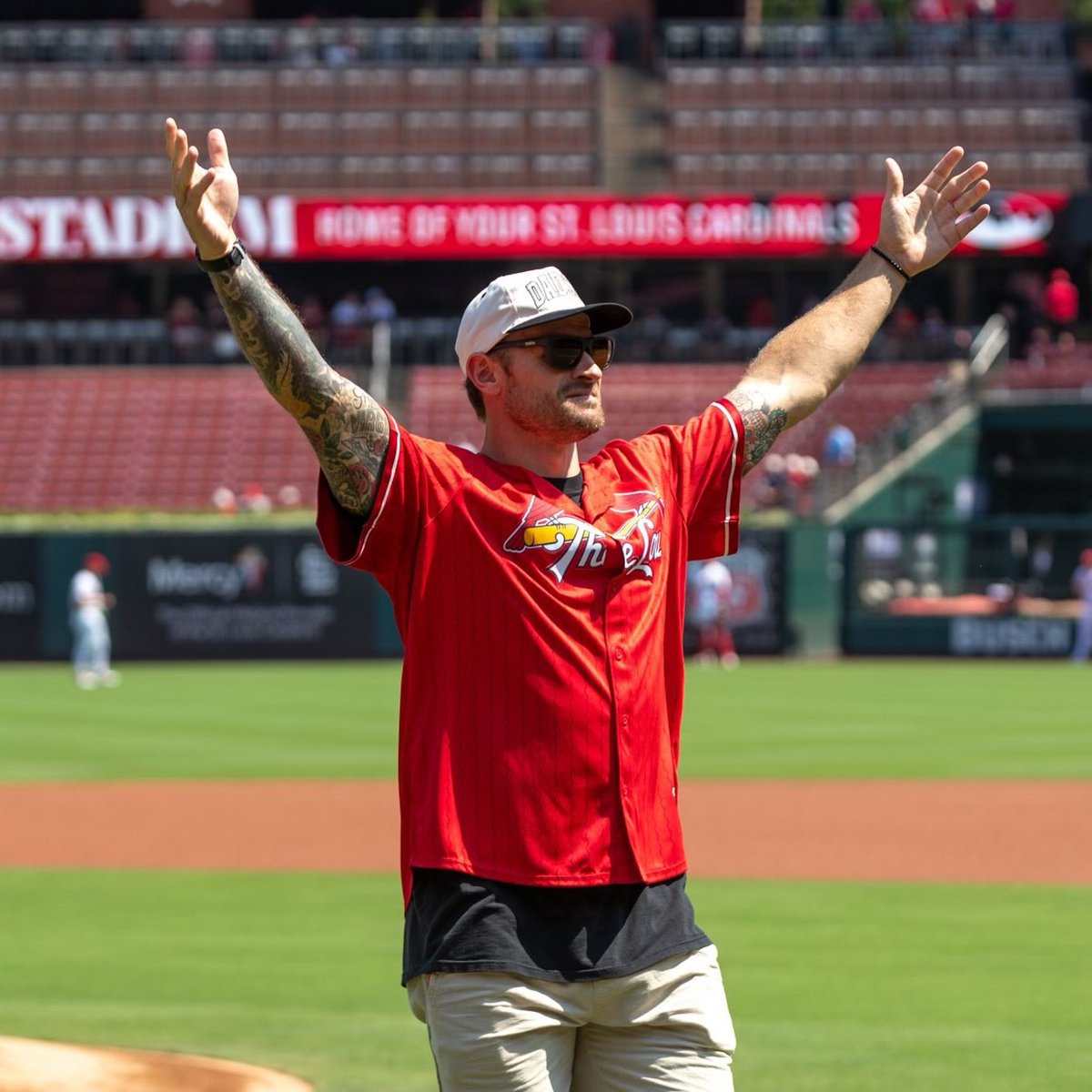 Cardinals's tweet image. Great to have you back in St. Louis, @JOEL9ONE! 🏈

#ForTheLou