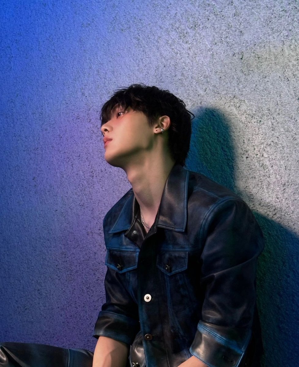 ⠀
Alguns detalhes sobre mim:

Nome: Aeryn Forrest'Onix / Maeve Stygian (nome biológico)
Altura: 1,70.
Idade: 19 anos.
Signo: Peixes.
MBTI: ENTJ

Cor: Roxo.
Filme: A Hospedeira.
Animal: Gato.
Comida: Morango.
Bebida: Leite de morango/ice.
⠀