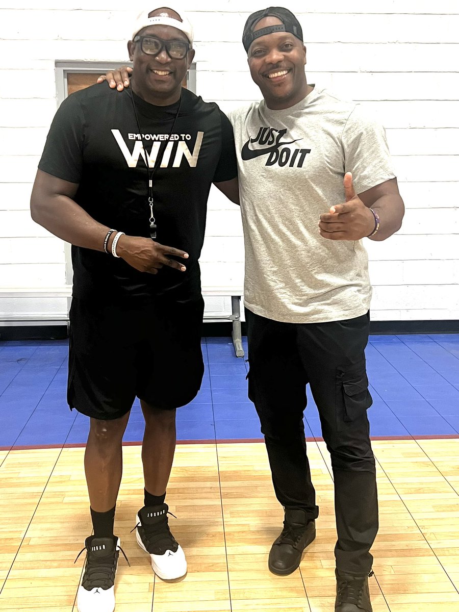 terrance_tuck's tweet image. I’m always excited when I get the opportunity to connect with @coachkellyofficial and the Empower to win family! It was a humbling experience to have so many Cadets from Wil Lou Gray Opportunity school excited to receive a copy of my book “Not College Material.” #TuckProject