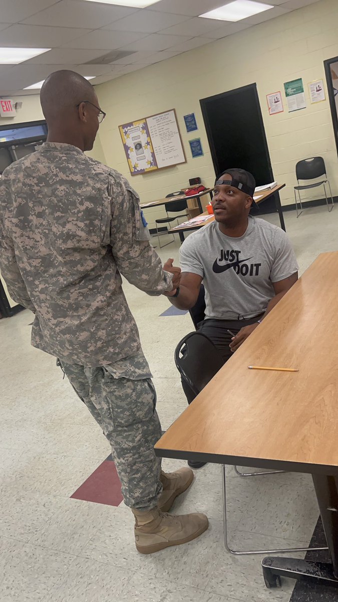 terrance_tuck's tweet image. I’m always excited when I get the opportunity to connect with @coachkellyofficial and the Empower to win family! It was a humbling experience to have so many Cadets from Wil Lou Gray Opportunity school excited to receive a copy of my book “Not College Material.” #TuckProject