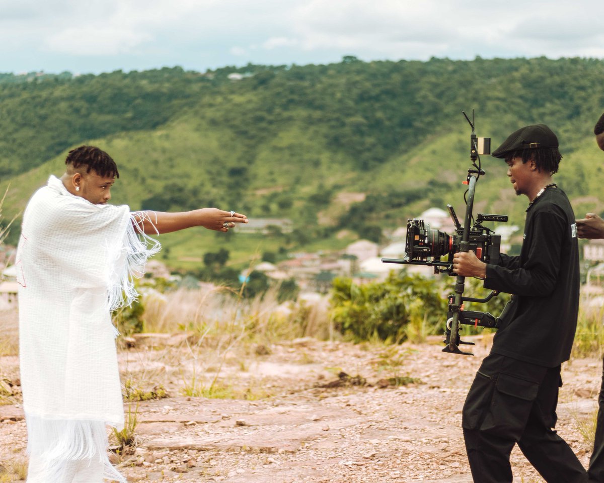 bographer's tweet photo. Camera roll, actions and magic moments on set with @highstarlavista for Isi, the music video, the movie🎬. Had a lot of fun and experience on this. Can't wait to share more, stay tuned!
#lightbringer #onset #production #boproductions #musicvideo #topshooter #bts #BehindTheScenes https://t.co/6vxmUsmtme