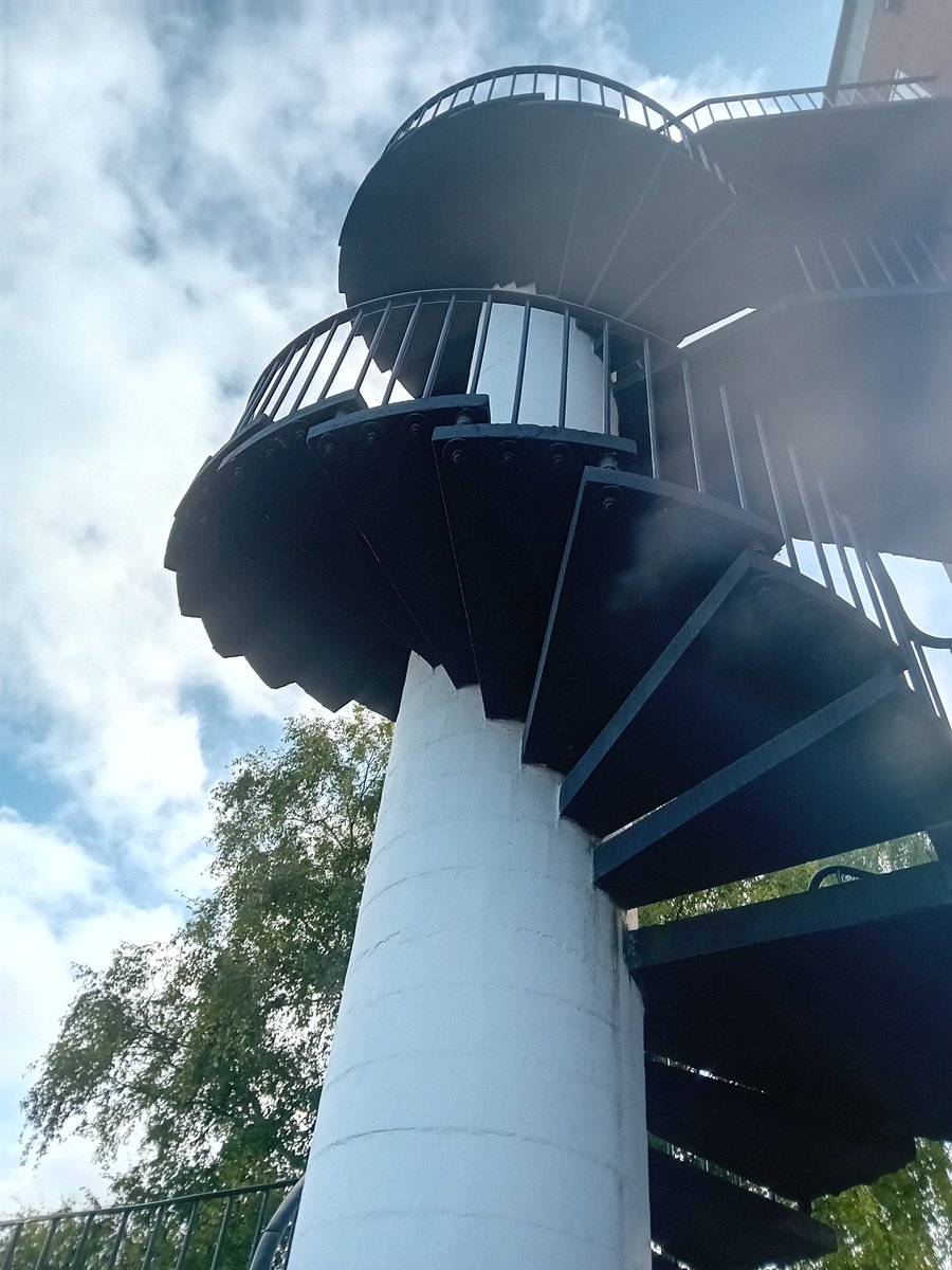 martinnewton112's tweet image. #ontourwithMEI202425 Day  One @riversidecoll with the hugely motivated maths team looking at Responsive teaching from @MEIMaths fully funded FE CPD. 
Literally living the dream. Day two tomorrow a different venue. @El_Timbre @lihopker @becatherfold @Littlemissmath5 @CoreMathsCat