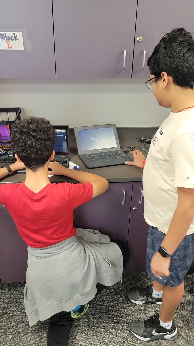 MrsRobertsGT's tweet photo. I love Makerspace days! So many hands-on experiences happening.

From the sound of the conversations, some of these are already planed to be long-term endeavors. I'll keep you updated! https://t.co/seDloKRPcQ