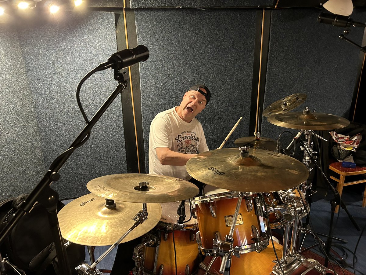 In the world famous Seagate Studio awa to record twa brand new tracks - ‘Jean Geggus’ ( for the lovely Mum o the <a href="/cockneyrejects2/">Cockney Rejects</a> ) and ‘Back On It’ 😃🎼🎸⚒️🏴󠁧󠁢󠁳󠁣󠁴󠁿 Watch this space 💪🏻