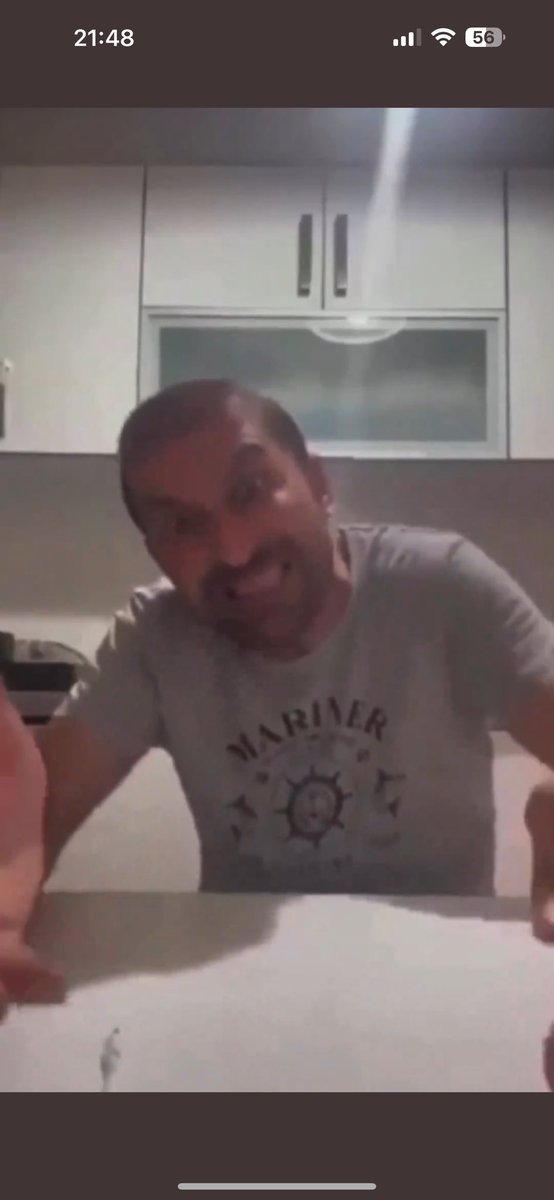 Ümit Özdağ’dan Atatürk’e küfürler yağdıran Burak Keleş’e:

“Bu güzel ülkeyi işgal etmeyi denediler. Denize döktük. Ancak kimi bitini, kimi piçini bıraktı.

Bu piçlerin çocukları ve torunları Türkçe konuşarak aramızda dolaşıyor. Dedelerinin ihanetini yaşatmaya devam ediyorlar.”