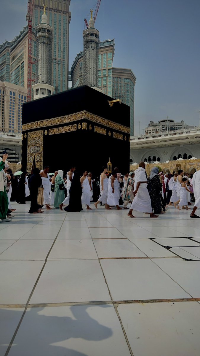 MFMS200's tweet photo. طاب اللقاءَ و قرّت العيون و ارتوى القلبّ الحمدلله الذي بلغني هواء مكة و سكينتها الحمدلله على تمام العمرة ربي استودعتك أدعية فاض بها قلبي فـ استجبها لـي🤍 #مكه_المكرمة https://t.co/fZMNbrqEJO