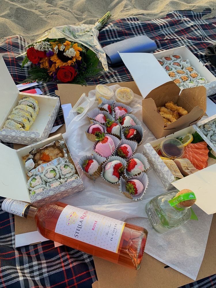 SelectOutfit's tweet photo. picnic dates https://t.co/hTvvuk1IWd