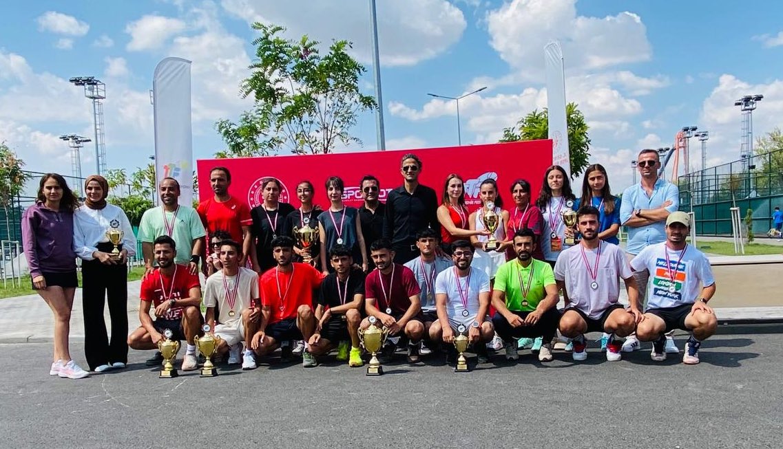 GSB_Van's tweet photo. Tenis 🎾 

Ankara'da 63 erkek ve 39 kız takımından toplamda 309 sporcumuzun mücadele ettiği; Doğu ve Güneydoğu Anadolu Takımlar Tenis Şampiyonasında ilimizi temsil eden takımımız final karşılaşması oynayarak ikincilik kupasının sahibi oldu. https://t.co/G2wdUYK87v