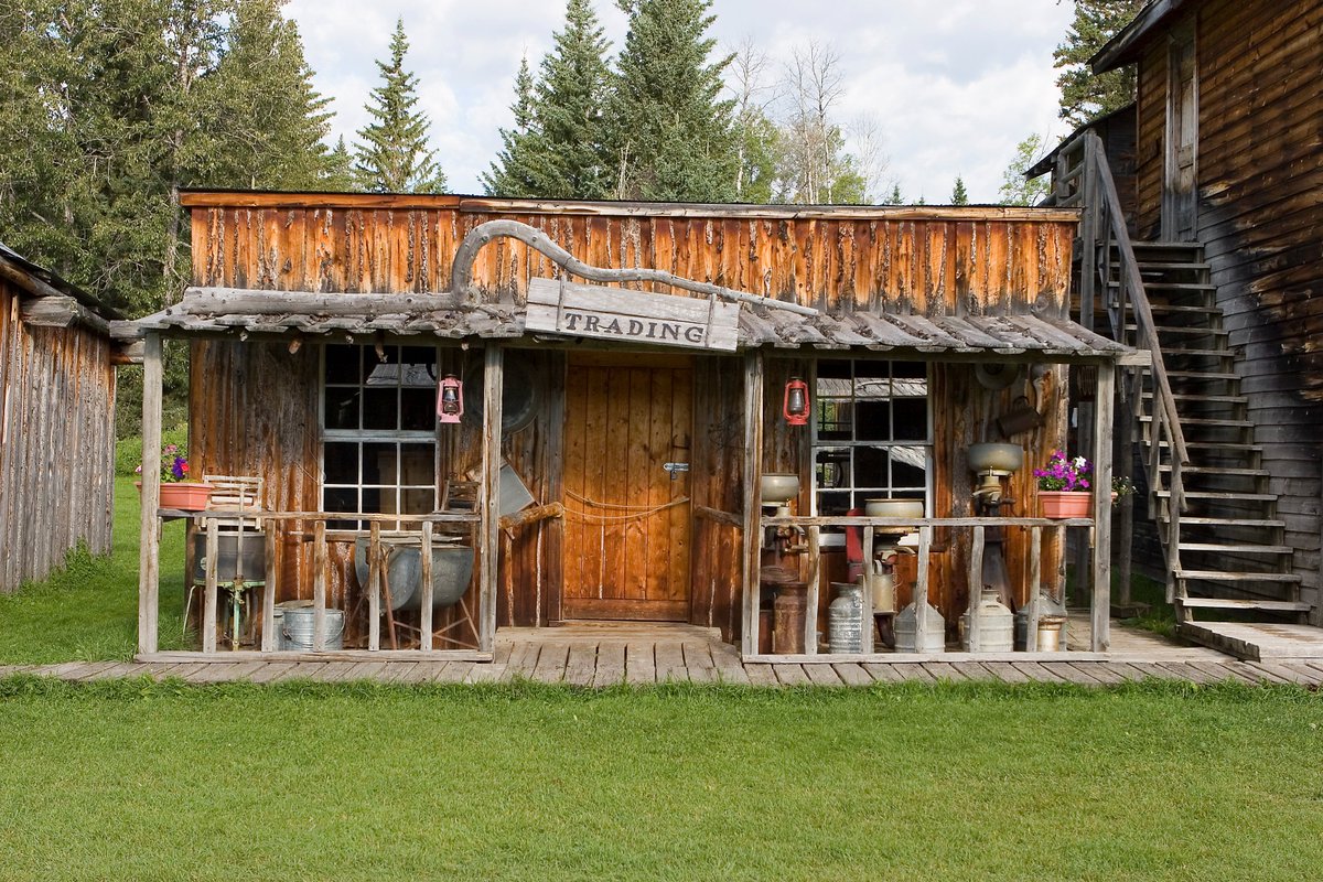 SimcourPost's tweet image. It has become harder and harder to make ends meet. Trade what you do not need for what you do or sell for some extra cash. #SIMCOURTRADINGPOST