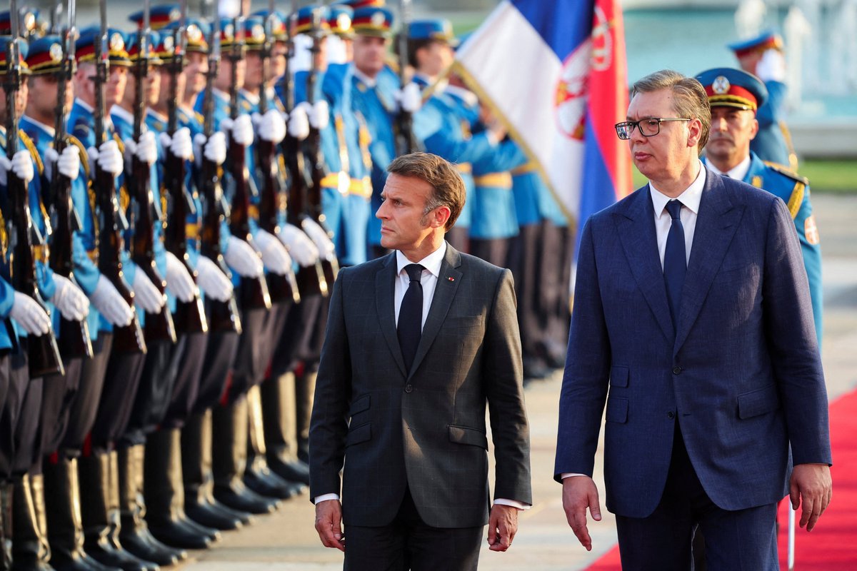 En vendant 12 #Rafales à la #Serbie 🇷🇸, la France 🇫🇷 remplace la Russie 🇷🇺 en Europe de l'Est et en Asie Centrale.

Je vois beaucoup de gens s'inquiéter de cette annonce, je pense cependant que c'est une bonne initiative de la diplomatie française.

🧵THREAD🧵1/21 ⬇️