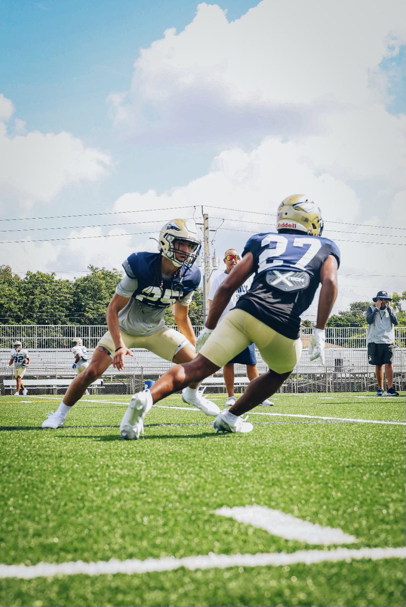 Senior season loaded #bigcoxenergy <a href="/boscofootball/">Bosco Football</a> <a href="/TEAMHUSTLEFTBL/">TEAM HUSTLE FOOTBALL</a>