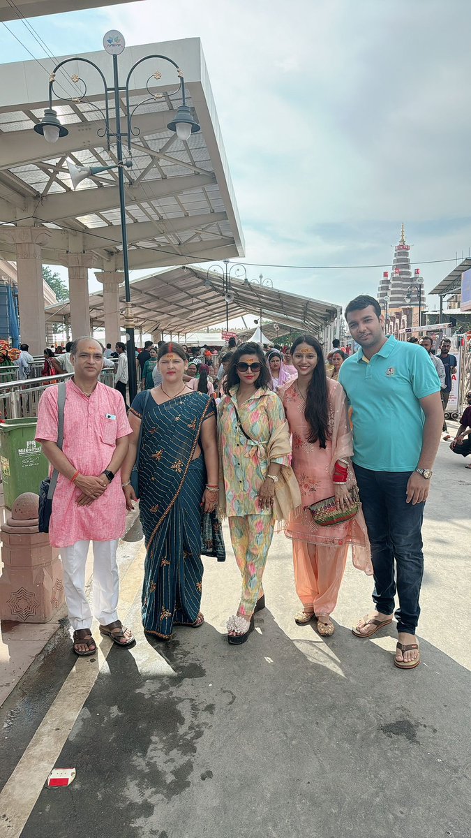 BjpAshokSharma's tweet image. #श्रीराम_जन्म_भूमि_तीर्थ_क्षेत्र_अयोध्या में #प्रभु_श्रीराम_जी का दर्शन प्राप्त करने का सौभाग्य प्राप्त हुआ l
#VIPDarshan #ayodhya #jaishreeram #SITARAM