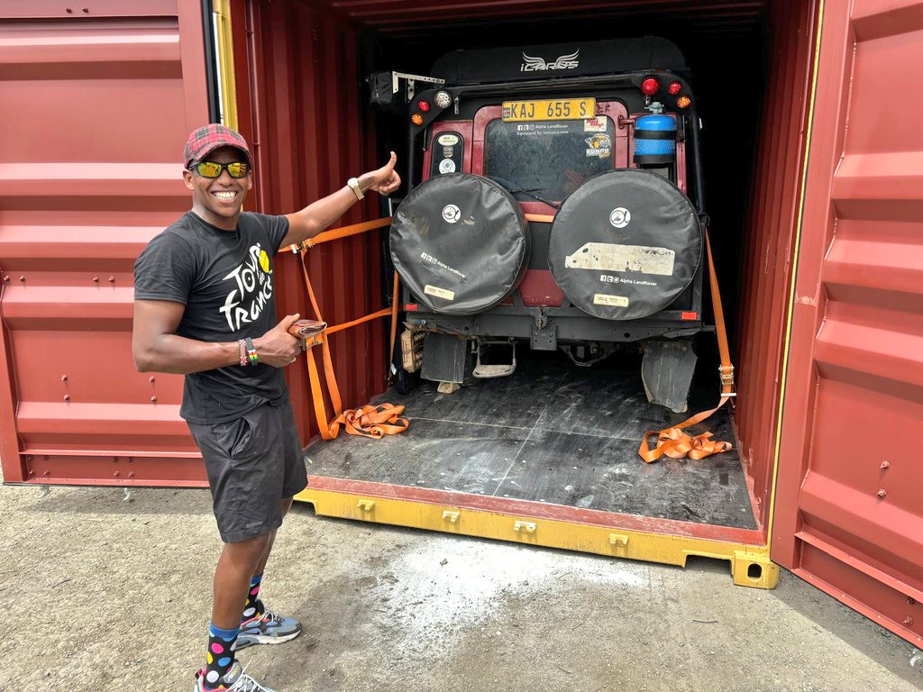 AlphaLandRover's tweet image. Ending it there for now. ~ But more details will go up on IG starting today, - @ Alphalandrover 

And where are we shipping to? 

👇 Pic of someone holding an empty wallet but his HEART IS FULL 😊😊 !

#AlphaLandrover #BreakingBorders #OverlandingEurope #overlandingafrica