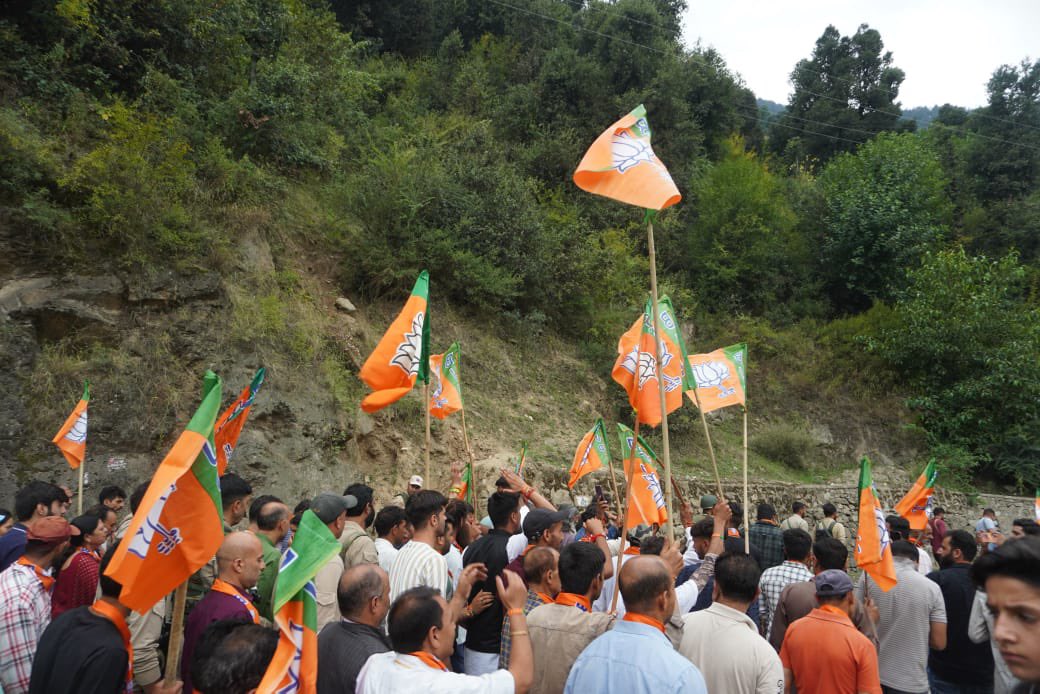 Sunil_SharmaBJP's tweet photo. Got a warm reception at #Dadpeth, #Kishtwar during the ongoing election campaign. The enthusiasm and support of the people was overwhelming and I am grateful for the love and affection shown to me.
@BJP4India
@BJP4JnK https://t.co/ko5B1uMY4T