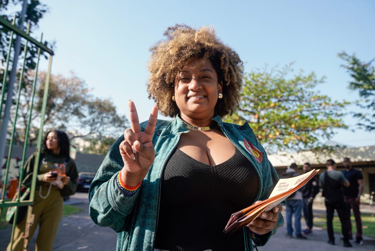 Alô Estácio! Quem estiver por aqui vem pegar o nosso material de campanha!