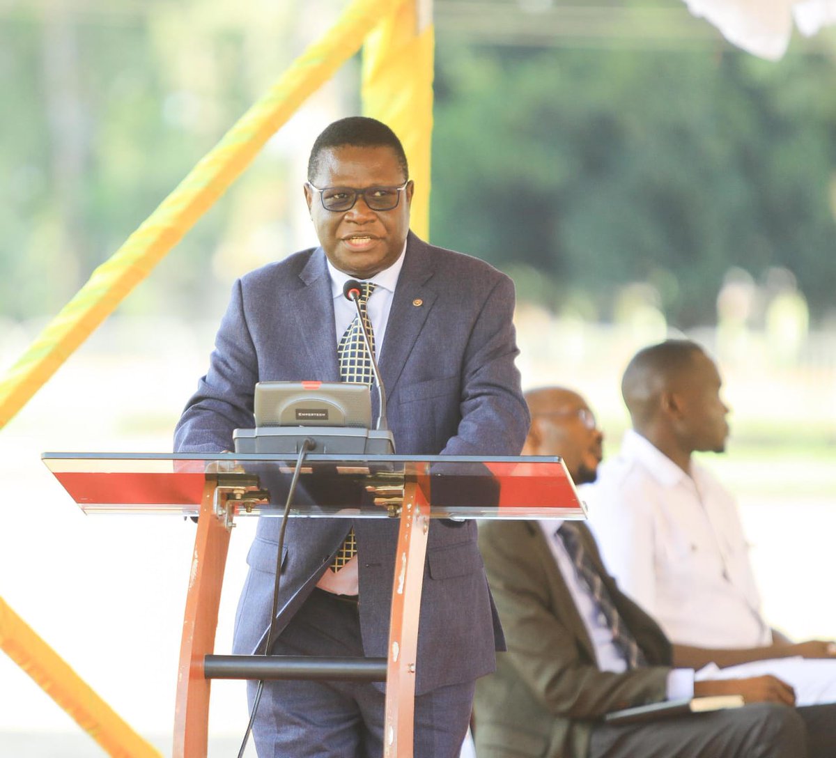 Parliament_Ug's tweet photo. Justice  &amp; Constitutional Affairs Minister @norbertmao says @MoJCAUG is committed to compensating war claimants, and that the report presented by @AbedBwanika will be comprehensively responded to, before substantive debate can ensue. 
#PlenaryUg 
#GuluSittings2024 https://t.co/dsw1t7xopV