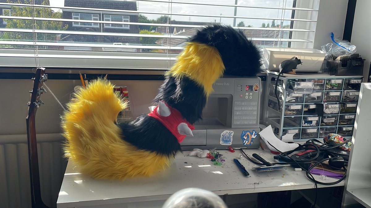 ContainCreature's tweet photo. Getting the finishing touches done on this enormous pup tail for @BiTop2021 ! I’m in love with the colours 🥹 
#pup #fursuit #tail https://t.co/EMKjwcBg6Z